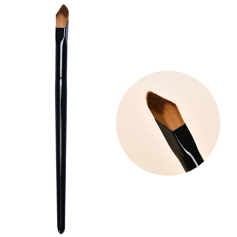 Angled Highlighter & Contour Makeup Brush – Synthetic Hair