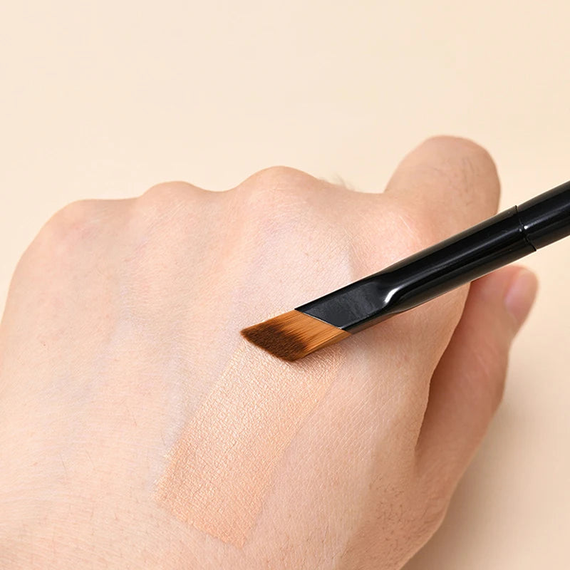 Angled Highlighter & Contour Makeup Brush – Synthetic Hair